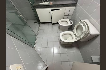 Apartamento para alugar com 129m², 2 quartos e 2 vagas Apartamento para alugar com 129m², 2 quartos e 2 vagasBanheiro 1