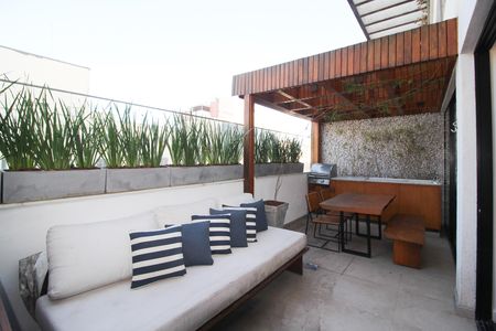 Apartamento à venda com 120m², 1 quarto e 1 vagaSacada
