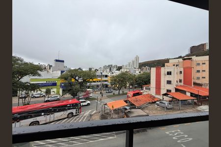 Varanda de kitnet/studio para alugar com 1 quarto, 29m² em Cascatinha, Juiz de Fora