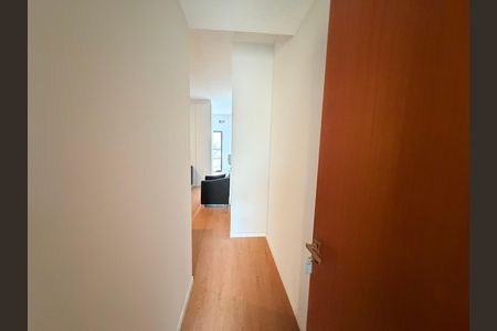 Corredor de kitnet/studio para alugar com 1 quarto, 29m² em Cascatinha, Juiz de Fora