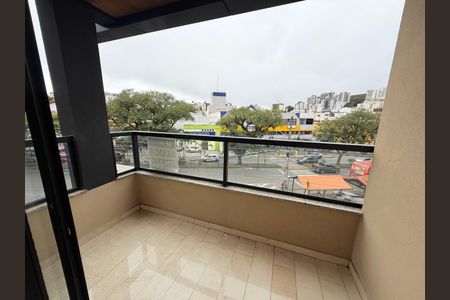 Varanda de kitnet/studio para alugar com 1 quarto, 29m² em Cascatinha, Juiz de Fora