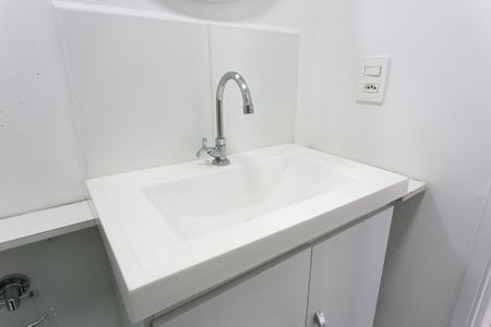 Apartamento para alugar com 33m², 2 quartos e sem vaga Apartamento para alugar com 33m², 2 quartos e sem vagaBanheiro