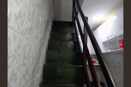Casa para alugar com 75m², 3 quartos e 1 vaga Casa para alugar com 75m², 3 quartos e 1 vagaEscada