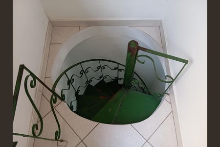 Casa para alugar com 75m², 3 quartos e 1 vaga Casa para alugar com 75m², 3 quartos e 1 vagaEscada
