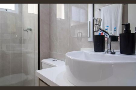 Apartamento à venda com 55m², 2 quartos e 1 vaga Apartamento à venda com 55m², 2 quartos e 1 vagaBanheiro