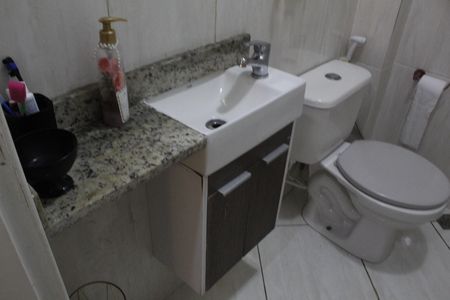 Casa de condomínio à venda com 118m², 4 quartos e 2 vagasLavabo