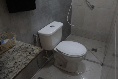 Casa de condomínio à venda com 118m², 4 quartos e 2 vagasBanheiro da Suíte 1
