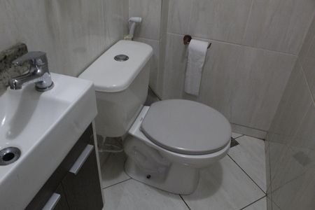 Casa de condomínio à venda com 118m², 4 quartos e 2 vagasLavabo