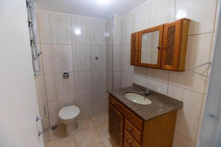 Banheiro de apartamento para alugar com 1 quarto, 58m² em Centro, Niterói