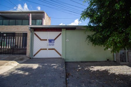 Casa para alugar com 80m², 2 quartos e 2 vagas Casa para alugar com 80m², 2 quartos e 2 vagasFachada