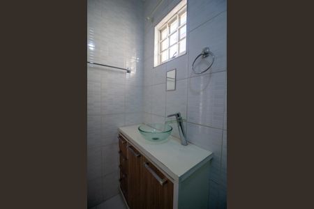 Casa para alugar com 80m², 2 quartos e 2 vagas Casa para alugar com 80m², 2 quartos e 2 vagasBanheiro