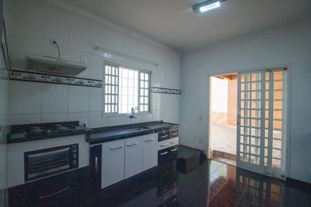 Casa para alugar com 80m², 2 quartos e 2 vagas Casa para alugar com 80m², 2 quartos e 2 vagasCozinha