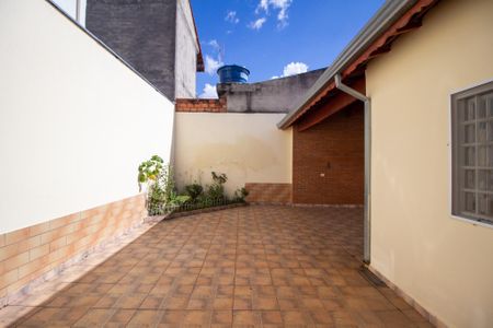 Casa para alugar com 80m², 2 quartos e 2 vagas Casa para alugar com 80m², 2 quartos e 2 vagasQuintal