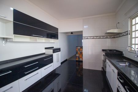 Casa para alugar com 80m², 2 quartos e 2 vagas Casa para alugar com 80m², 2 quartos e 2 vagasCozinha