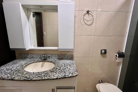 Banheiro  de apartamento para alugar com 1 quarto, 45m² em Copacabana, Rio de Janeiro