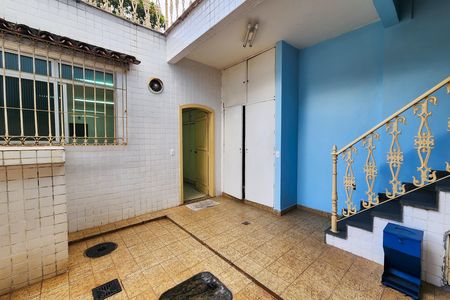Casa à venda com 520m², 4 quartos e 4 vagas Casa à venda com 520m², 4 quartos e 4 vagasÁrea