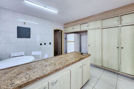 Casa à venda com 520m², 4 quartos e 4 vagas Casa à venda com 520m², 4 quartos e 4 vagasCozinha