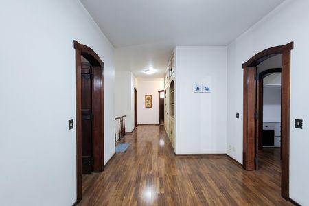 Casa à venda com 520m², 4 quartos e 4 vagas Casa à venda com 520m², 4 quartos e 4 vagasCorredor