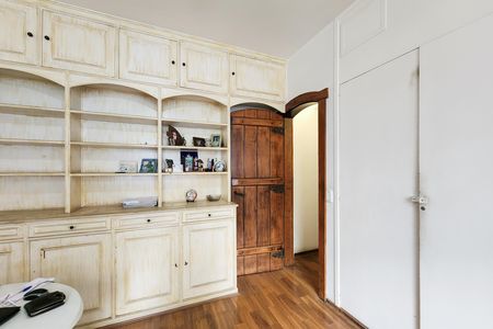 Casa à venda com 520m², 4 quartos e 4 vagas Casa à venda com 520m², 4 quartos e 4 vagasQuarto 3