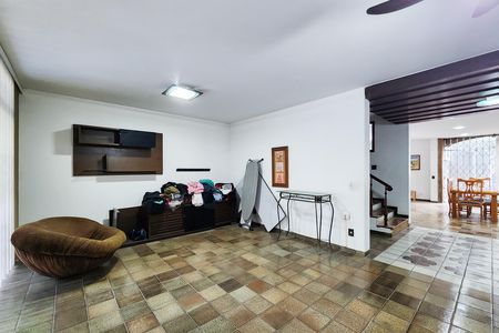 Casa à venda com 520m², 4 quartos e 4 vagas Casa à venda com 520m², 4 quartos e 4 vagasSala