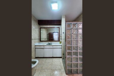 Casa à venda com 520m², 4 quartos e 4 vagas Casa à venda com 520m², 4 quartos e 4 vagasBanheiro da Suíte