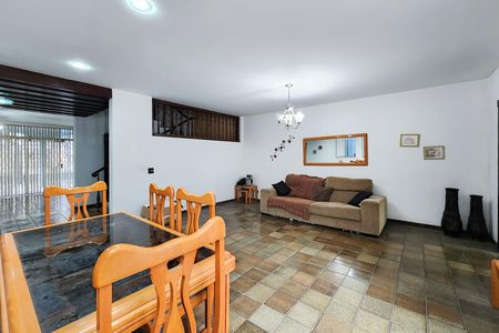 Casa à venda com 520m², 4 quartos e 4 vagas Casa à venda com 520m², 4 quartos e 4 vagasSala de Jantar