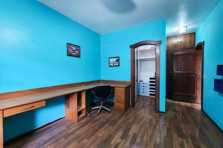 Casa à venda com 520m², 4 quartos e 4 vagas Casa à venda com 520m², 4 quartos e 4 vagasQuarto 1