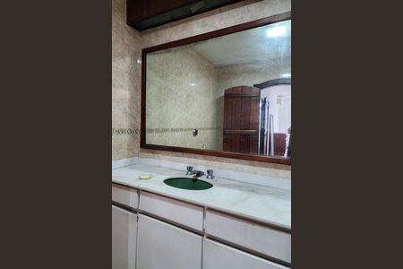 Casa à venda com 520m², 4 quartos e 4 vagas Casa à venda com 520m², 4 quartos e 4 vagasBanheiro da Suíte