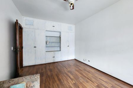 Casa à venda com 520m², 4 quartos e 4 vagas Casa à venda com 520m², 4 quartos e 4 vagasQuarto 2