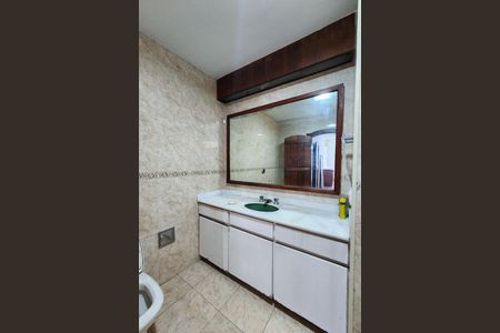 Casa à venda com 520m², 4 quartos e 4 vagas Casa à venda com 520m², 4 quartos e 4 vagasBanheiro da Suíte