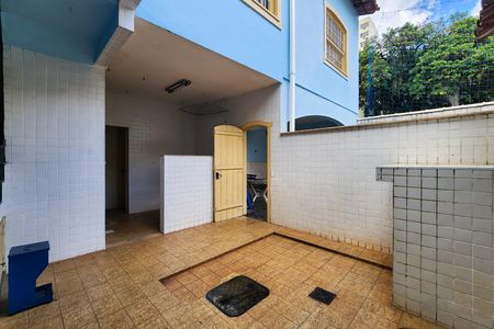 Casa à venda com 520m², 4 quartos e 4 vagas Casa à venda com 520m², 4 quartos e 4 vagasÁrea