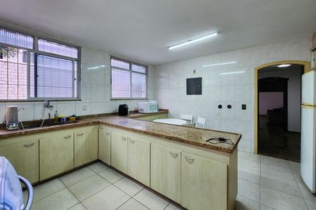 Casa à venda com 520m², 4 quartos e 4 vagas Casa à venda com 520m², 4 quartos e 4 vagasCozinha