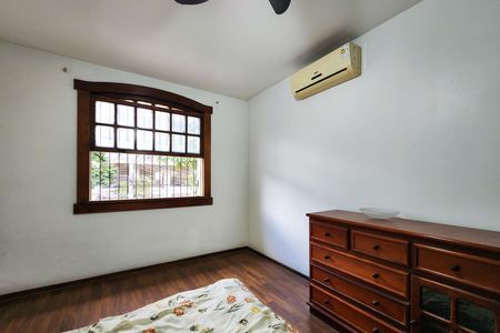Casa à venda com 520m², 4 quartos e 4 vagas Casa à venda com 520m², 4 quartos e 4 vagasSuíte