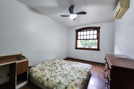 Casa à venda com 520m², 4 quartos e 4 vagas Casa à venda com 520m², 4 quartos e 4 vagasSuíte