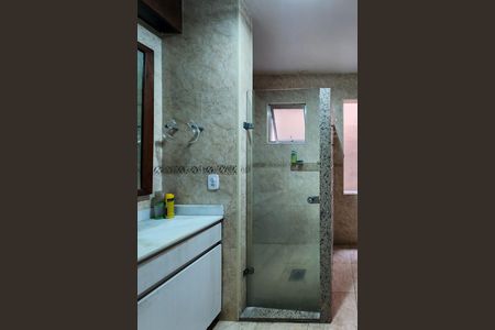 Casa à venda com 520m², 4 quartos e 4 vagas Casa à venda com 520m², 4 quartos e 4 vagasBanheiro da Suíte
