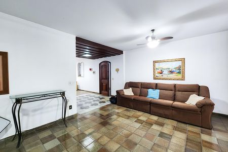 Casa à venda com 520m², 4 quartos e 4 vagas Casa à venda com 520m², 4 quartos e 4 vagasSala