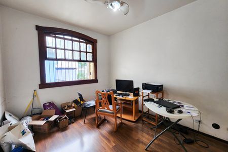 Casa à venda com 520m², 4 quartos e 4 vagas Casa à venda com 520m², 4 quartos e 4 vagasQuarto 3