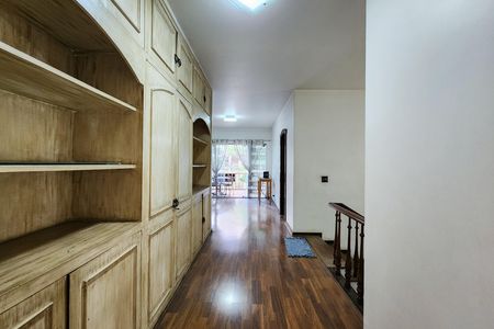 Casa à venda com 520m², 4 quartos e 4 vagas Casa à venda com 520m², 4 quartos e 4 vagasCorredor
