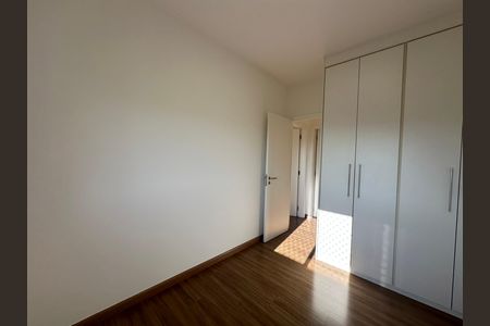 Quarto de apartamento para alugar com 2 quartos, 66m² em Empresarial 18 do Forte, Barueri