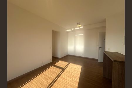 Sala de apartamento para alugar com 2 quartos, 66m² em Empresarial 18 do Forte, Barueri