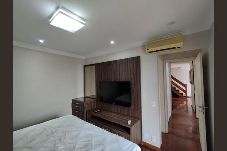 Apartamento à venda com 167m², 3 quartos e 3 vagas Apartamento à venda com 167m², 3 quartos e 3 vagasSuíte