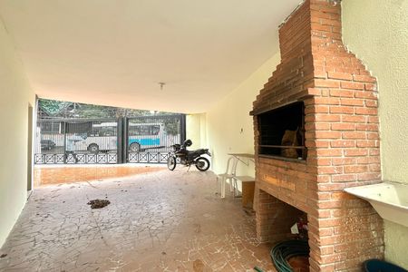 Casa para alugar com 240m², 2 quartos e 7 vagas