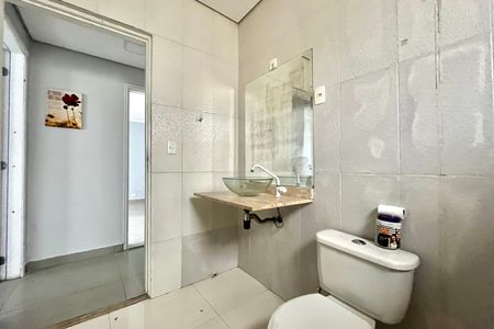 Casa para alugar com 240m², 2 quartos e 7 vagas Casa para alugar com 240m², 2 quartos e 7 vagasBanheiro Corredor