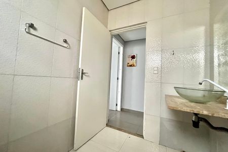 Casa para alugar com 240m², 2 quartos e 7 vagas Casa para alugar com 240m², 2 quartos e 7 vagasBanheiro Corredor
