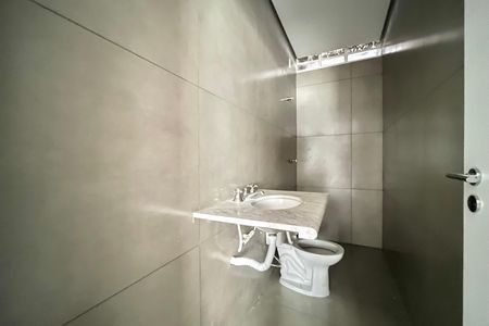 Casa para alugar com 240m², 2 quartos e 7 vagas Casa para alugar com 240m², 2 quartos e 7 vagasBanheiro da Suíte