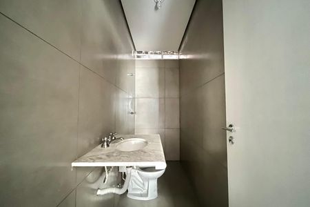 Casa para alugar com 240m², 2 quartos e 7 vagas Casa para alugar com 240m², 2 quartos e 7 vagasBanheiro da Suíte