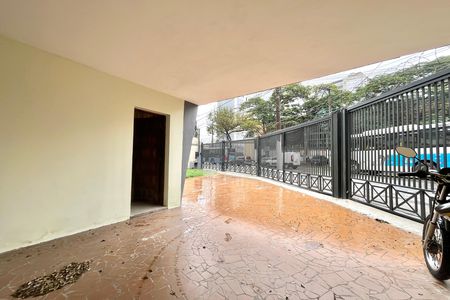 Casa para alugar com 240m², 2 quartos e 7 vagas Casa para alugar com 240m², 2 quartos e 7 vagasGaragem