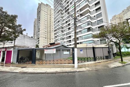 Casa para alugar com 240m², 2 quartos e 7 vagas Casa para alugar com 240m², 2 quartos e 7 vagasFachada