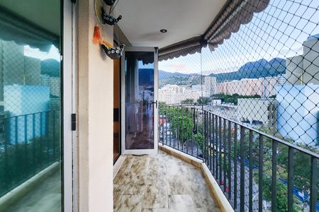Apartamento à venda com 103m², 2 quartos e 2 vagas Apartamento à venda com 103m², 2 quartos e 2 vagasVaranda