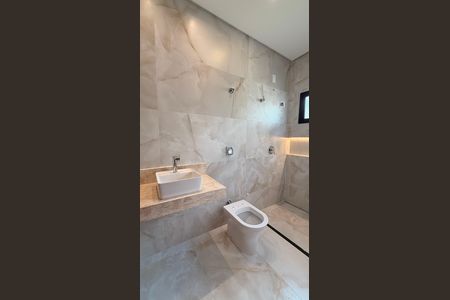 Casa à venda com 248m², 4 quartos e 4 vagas Casa à venda com 248m², 4 quartos e 4 vagasBanheiro da Suíte 3